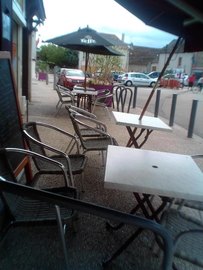 Le Commerce Pont-Sur-Yonne ภายนอก รูปภาพ